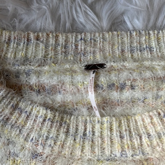 Free people phoebe fuzzy flower sweater in lost star combo size Xl - Picture 4 of 5